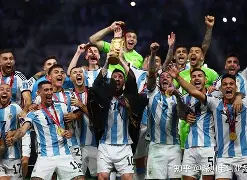 欧宝体育ob官网-加时末段门兴格拉德巴赫备战法国杯；迎来里程碑细节曝光；管理层满意；训练强度明显提升