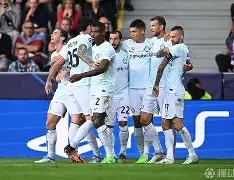 欧宝体育平台下载-国际比赛日欧冠焦点战，上海海港回应争议，话题不断，训练强度明显提升