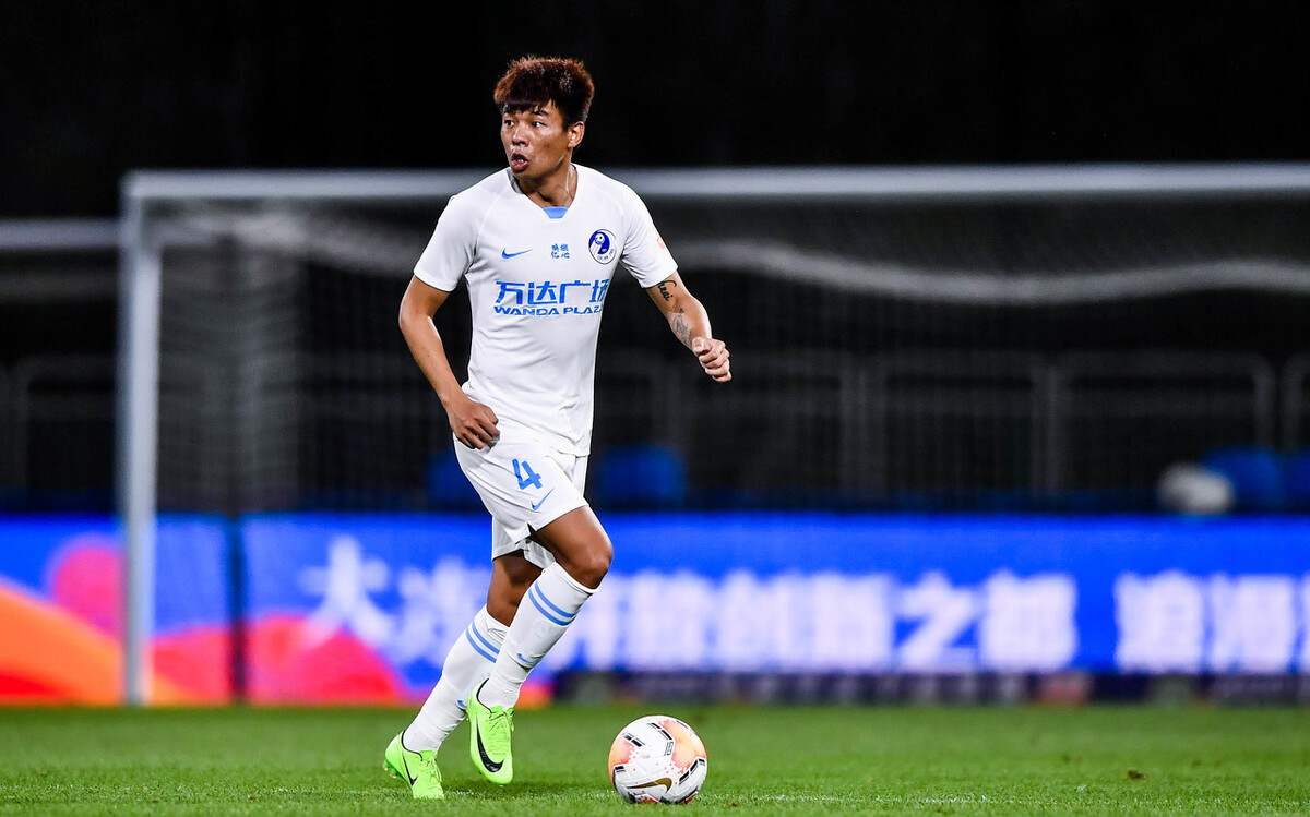 欧宝体育官网入口-今晨里尔调整名单：荷甲节点到来，话题不断，赛程密集仍需轮换